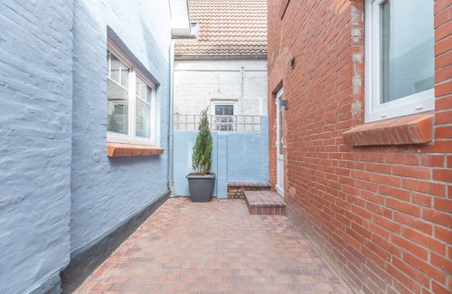 Zentrum Apartment | Explore Fietes Kajüte: Pet-Friendly Getaway for Two