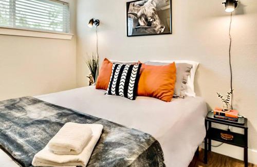 Old East Dallas Apartment | Discover Dallas: Ideal for Families & Pet Lovers