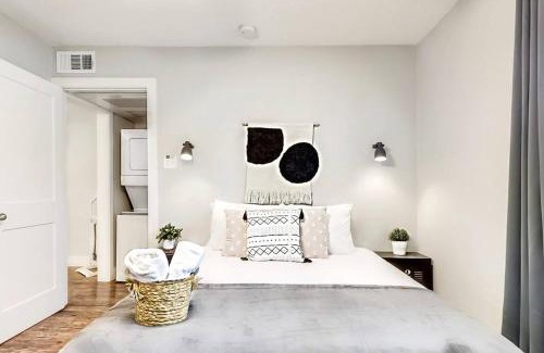 Old East Dallas Apartment | Charming Flat Near Deep Ellum & Downtown Dallas - Pet Friendly