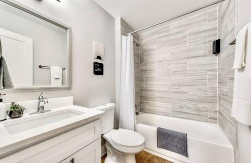 Old East Dallas Apartment | Charming Flat Near Deep Ellum & Downtown Dallas - Pet Friendly