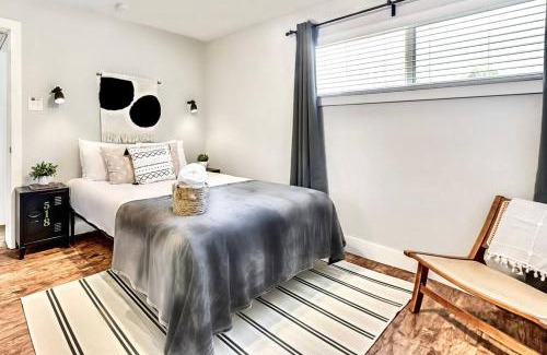 Old East Dallas Apartment | Charming Flat Near Deep Ellum & Downtown Dallas - Pet Friendly