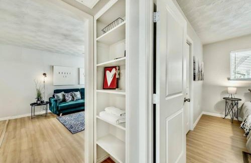 Old East Dallas Apartment | Discover Art Deco Elegance with Arboretum Tickets Included