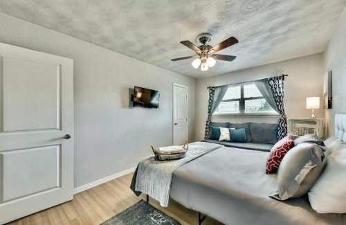 Old East Dallas Apartment | Pet-Friendly Haven: The Swank Near Downtown, Rated 9/10