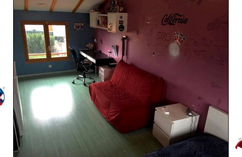 Genas House | Comfortable Room for 4 with Pool Near FIFA Women's World Cup