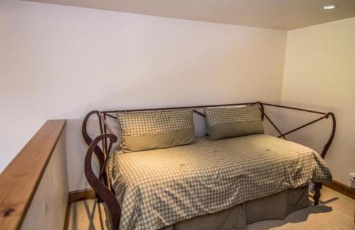 Aspen House | Fifth Avenue Unit 202: Cozy Condo with Pool & Hot Tub