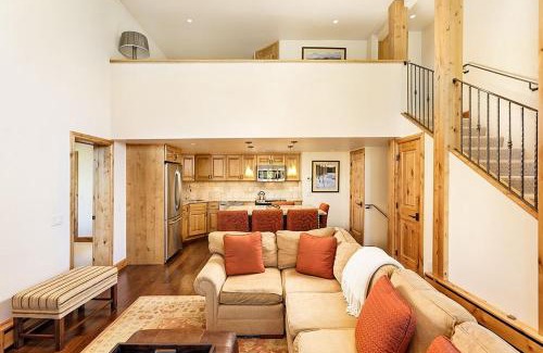 Aspen House | Fifth Avenue Unit 202: Cozy Condo with Pool & Hot Tub