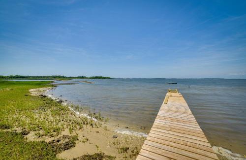 Morehead City House | Family-Friendly Fifties Home with Patio on Newport River