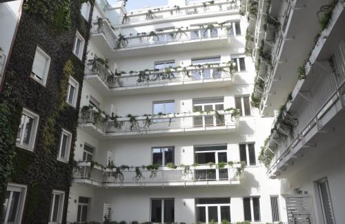 Scala Apartment | Elegant Fifty Eight Suite Milan: Top Rated Family Getaway