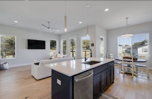 Granite Shoals House | Experience Fun at Fifty Shades of Fun on Lake LBJ