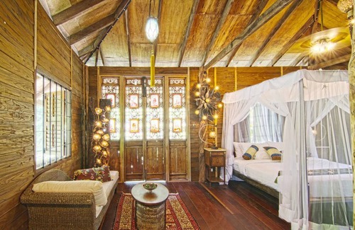 George Town Hotel | Relaxing Fig Tree Hill Resort with Pool and Family Amenities