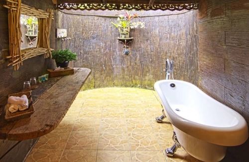 George Town Hotel | Relaxing Fig Tree Hill Resort with Pool and Family Amenities