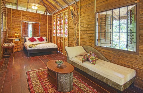 George Town Hotel | Relaxing Fig Tree Hill Resort with Pool and Family Amenities