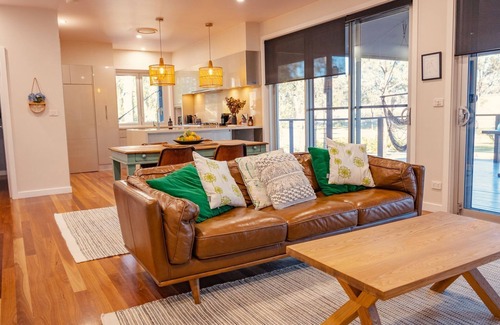 Pokolbin House | Indulge in the Fig Tree Guest House with Private Pool & Spa