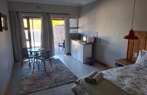 Colesberg House | Welcoming Fig Tree: Pet-Friendly Stay with Family Amenities