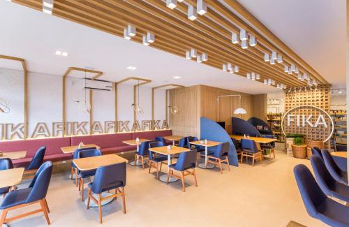 Centro House | FIKA Residence: Pet-Friendly Oasis with Ocean Views