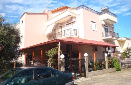 Skala Sotiros Apartment | Inviting Filaktos Studios: Child-Friendly & Guest Rated 9.1