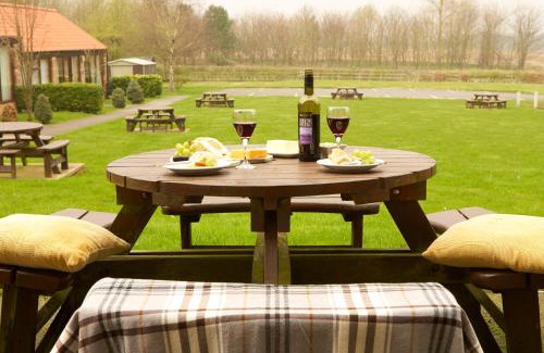 Folkton House | Explore Filey Holiday Cottages with Pool & Family Fun