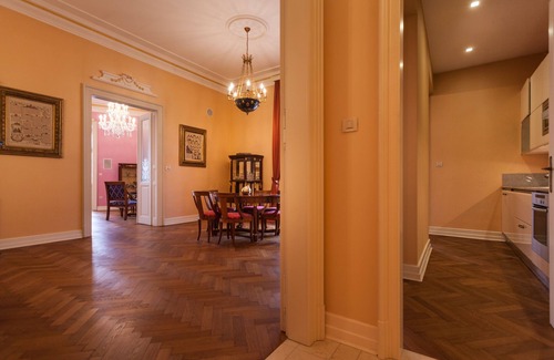 Ljubljana Old Town Apartment | Filips Palace: Top-Rated Apartment with Spa & Hot Tub