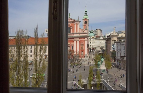 Ljubljana Old Town Apartment | Filips Palace: Top-Rated Apartment with Spa & Hot Tub