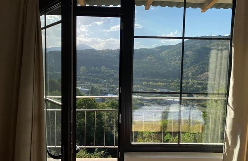 Dilijan House | Exceptional Stay at Fillijan Gallery: Pet & Child Friendly!