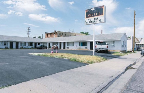 Fillmore Apartment | Fillmore Lodge: Cozy 2 Double Queens with Breakfast Included