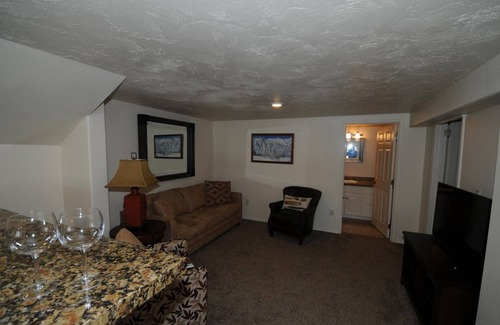 Victor Bed & Breakfast | Experience Fin and Feather Inn: Rated 10/10 with Breakfast