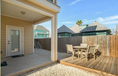 Port Aransas Apartment | Unforgettable Stays at Fin - And Tonic: 10/10 Rated Escape