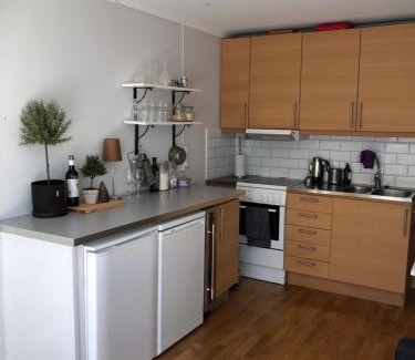Karingon Apartment | Cozy Apartment with Balcony - Central Location Awaits You