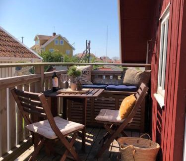 Karingon Apartment | Cozy Apartment with Balcony - Central Location Awaits You