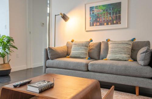 Financial District Apartment | Modern Financial District 1BR with Gym & Pet-Friendly Perks
