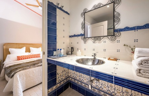 San Agustin del Guadalix Hotel | Discover Aal Cachucho: Poolside Bliss and Top-Rated Stays