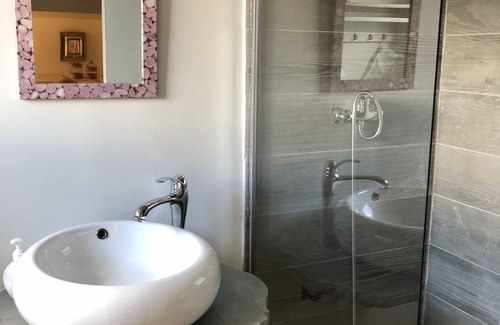 Pinos Genil Bed & Breakfast | Finca Aldabra: Guest Rated 9.2 with Pool & Spa Amenities