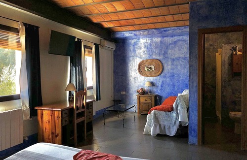 Pinos Genil Bed & Breakfast | Finca Aldabra: Guest Rated 9.2 with Pool & Spa Amenities