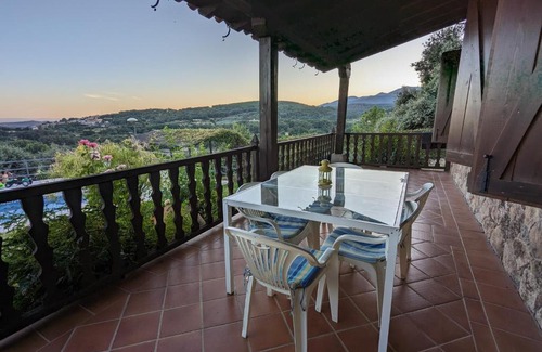 Candeleda Ski Chalet | Relax at Finca Alegrías: Oceanfront Family Getaway