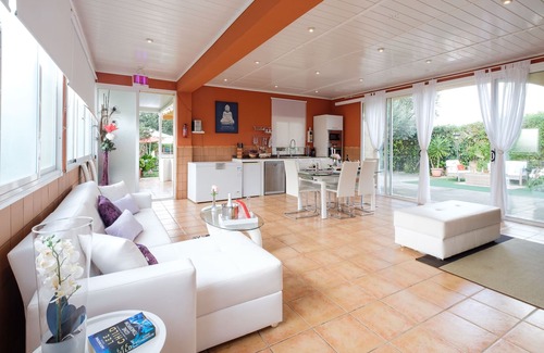 Lloseta House | Relaxing Finca Alegre: Poolside Retreat in Lloseta