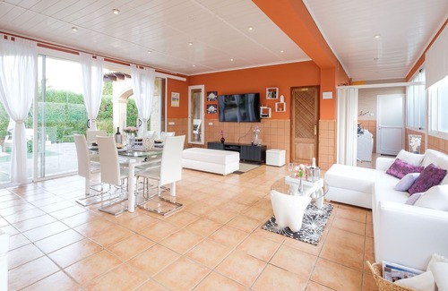 Lloseta House | Relaxing Finca Alegre: Poolside Retreat in Lloseta