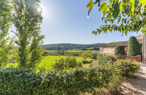 L'Avella Apartment | Relax at Finca Can Romeu: Rural Retreat Among Vineyards