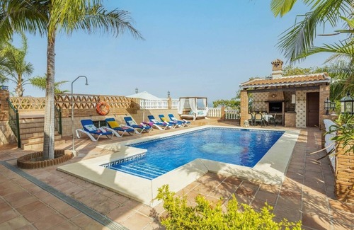 Alhaurin de la Torre Villa | Top-Rated Finca Cajera: Enjoy Poolside Relaxation