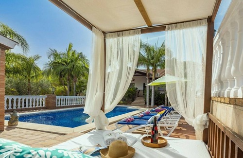 Alhaurin de la Torre Villa | Top-Rated Finca Cajera: Enjoy Poolside Relaxation