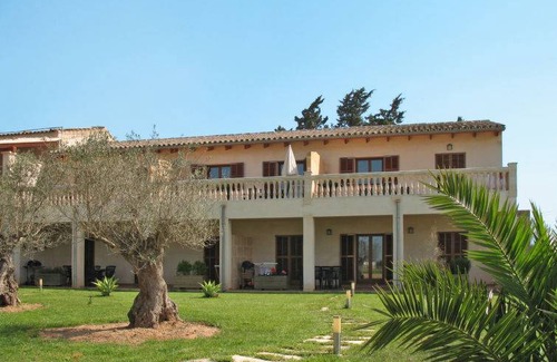 Muro House | Top-Rated Retreat at Finca Can Corritx with Pool & Kitchen