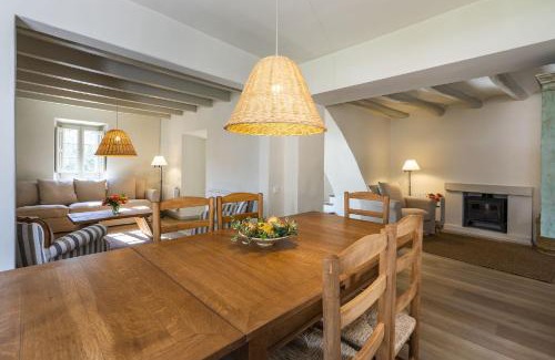 L'Avella House | Relax at Finca Can Romeu: Rural Retreat Amidst Vineyards