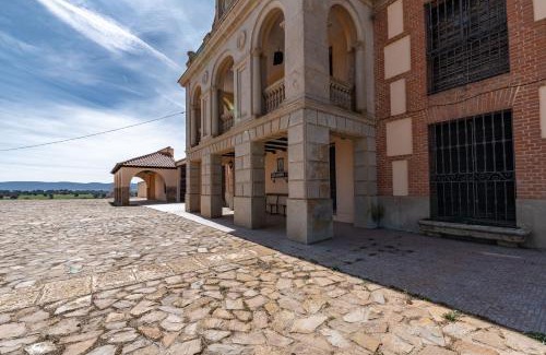 Consuegra Apartment | Inviting Finca Casa Rural de la Mata: Pet-Friendly Retreat
