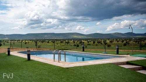 Consuegra Apartment | Inviting Finca Casa Rural de la Mata: Pet-Friendly Retreat
