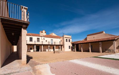 Consuegra Apartment | Inviting Finca Casa Rural de la Mata: Pet-Friendly Retreat