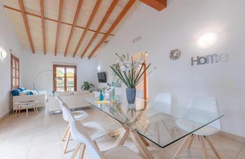 Lloseta House | Discover Finca Dels Horts: Poolside Oceanfront Retreat