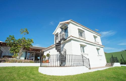 Algeciras House | Finca El Campo: Oceanfront Retreat with Hot Tub & Pool