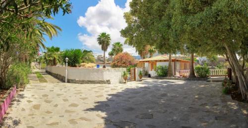 Buenavista del Norte House | Tranquil Finca el Castillo: Oceanfront Stay with Spa & Pool