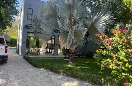 Santa Fe de Antioquia House | Discover Finca el Encanto: Family-Friendly & Pet Welcoming