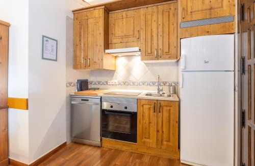 Fresnedillas de la Oliva House | Experience Finca el Olivo de Fresnedillas: Family-Friendly Retreat