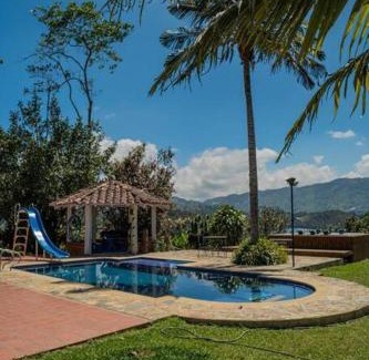 Guatape Villa | Discover Finca El Paraíso Guatapé: 9.5/10 & Poolside Fun